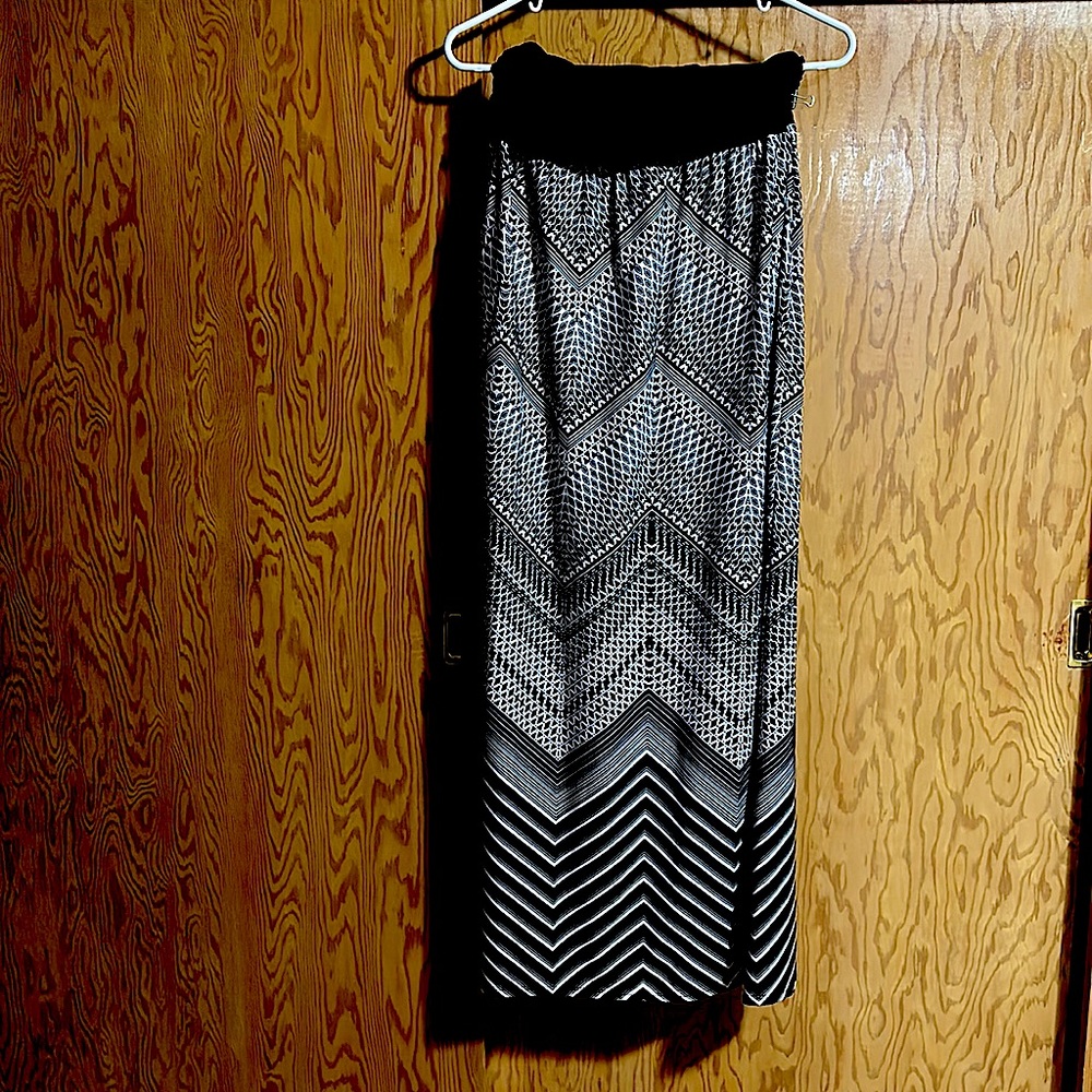 Black and white patterned skirt APT 9, size L